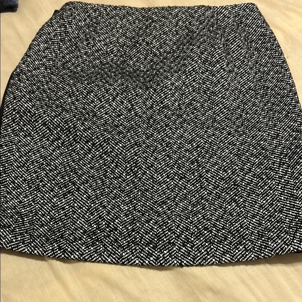 White House Black Market Black and White Pencil Skirt - Picture 4 of 5
